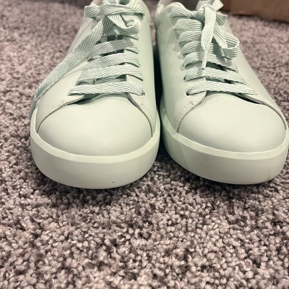 NEW Everlane releathered tennis shoes woman’s 6.5 lily green - Picture 5 of 8